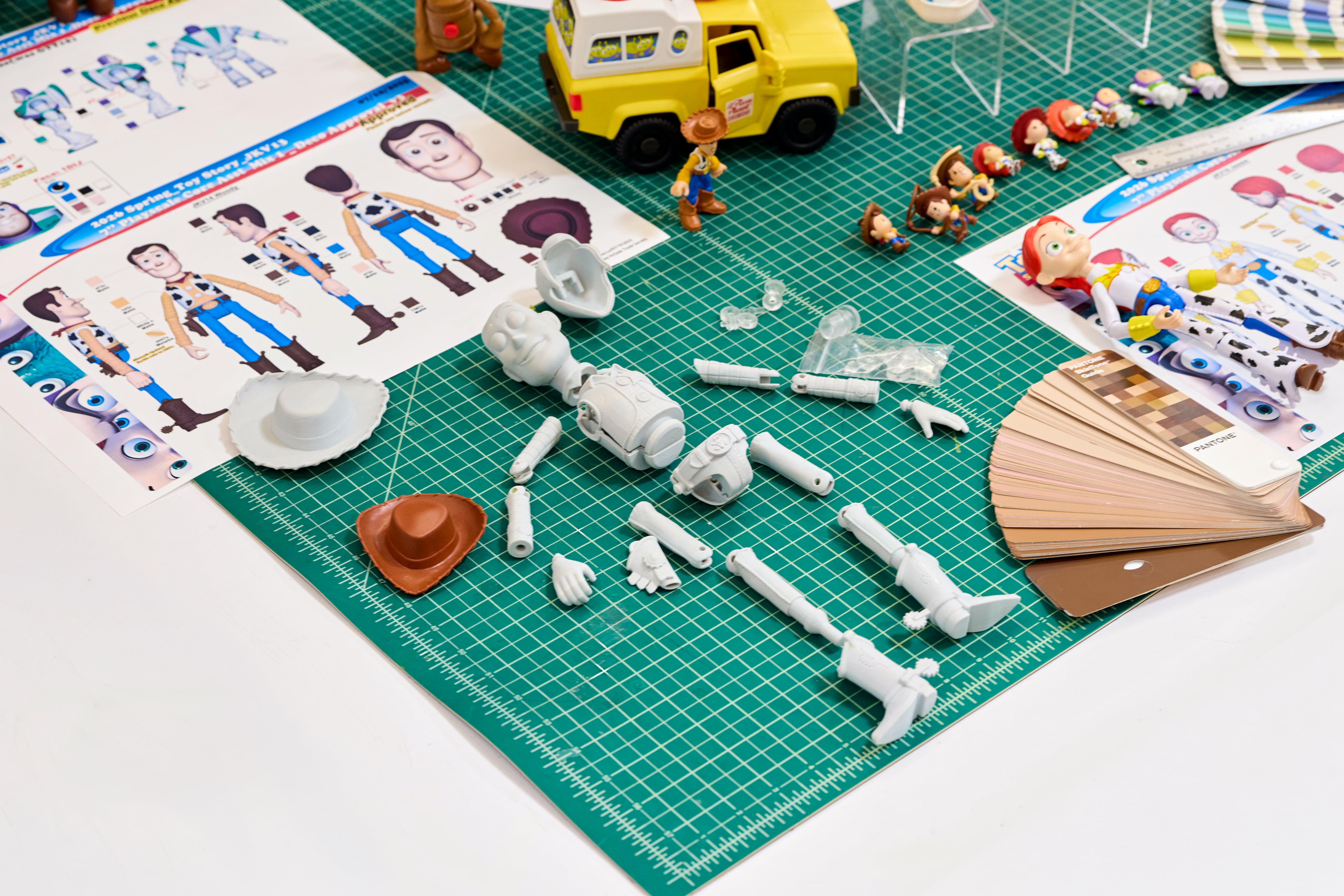 En las entrañas de Mattel, el lugar donde cobran vida los juguetes más famosos del mundo: así se diseñan los muñecos de ‘Toy Story’