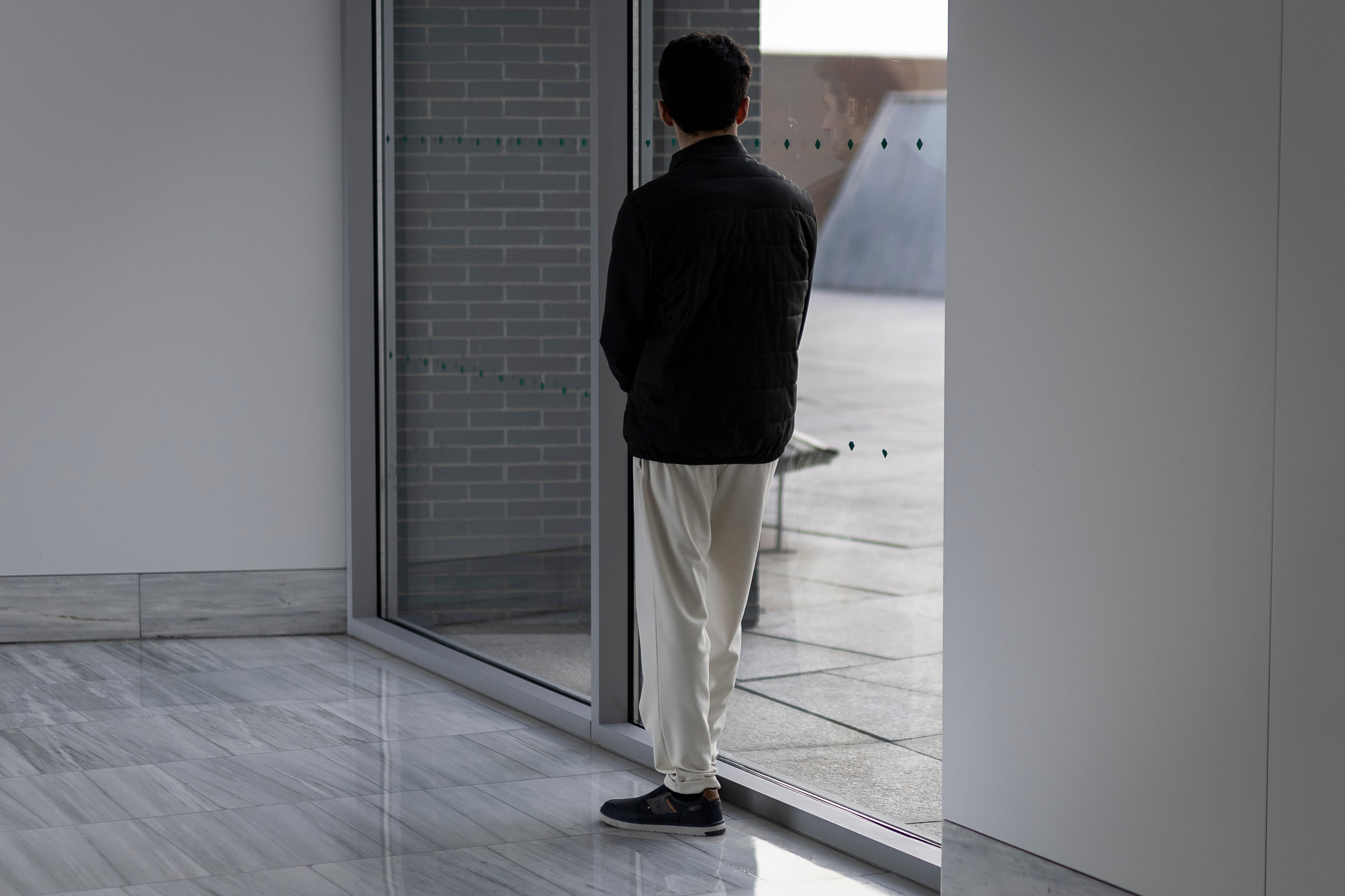 Electrodos en el cerebro para mitigar el síndrome de Tourette grave: “Los tics más fuertes, junto con gritos y golpes, empezaron a menguar”