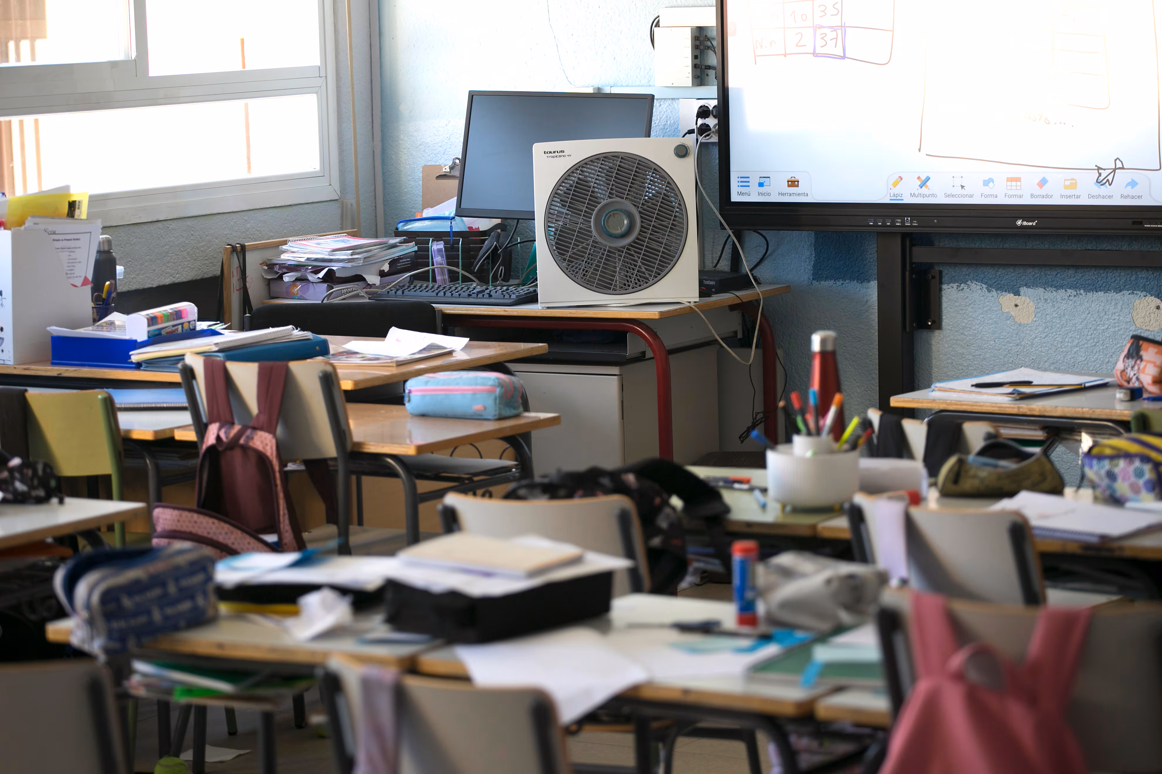 Vuelta al cole y a las aulas llenas de gérmenes: cómo prepararse para la temporada alta de los virus infantiles