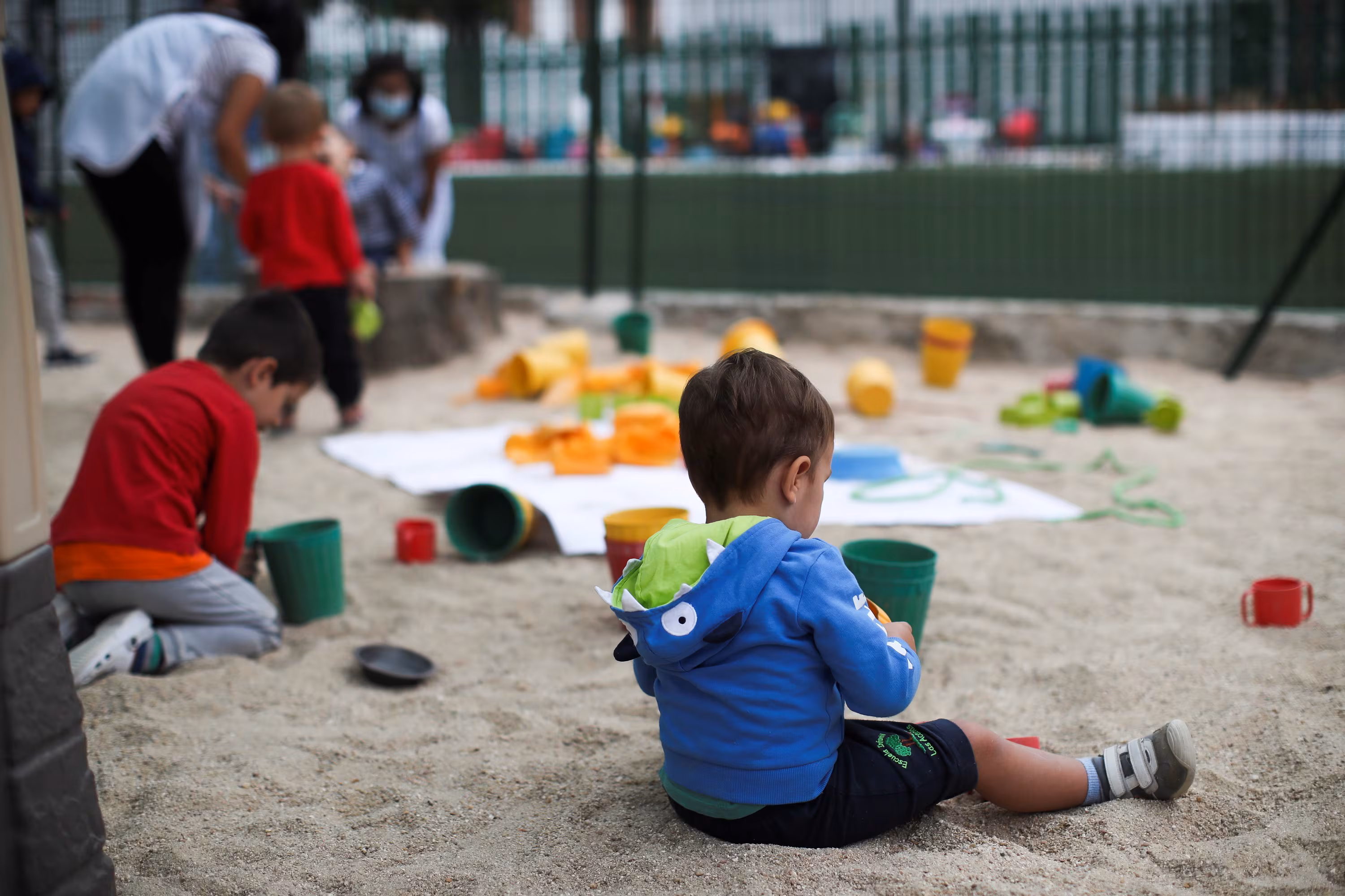 Por qué las escuelas infantiles son una bomba vírica: qué dice la ciencia y cómo sobreviven los padres a los contagios constantes