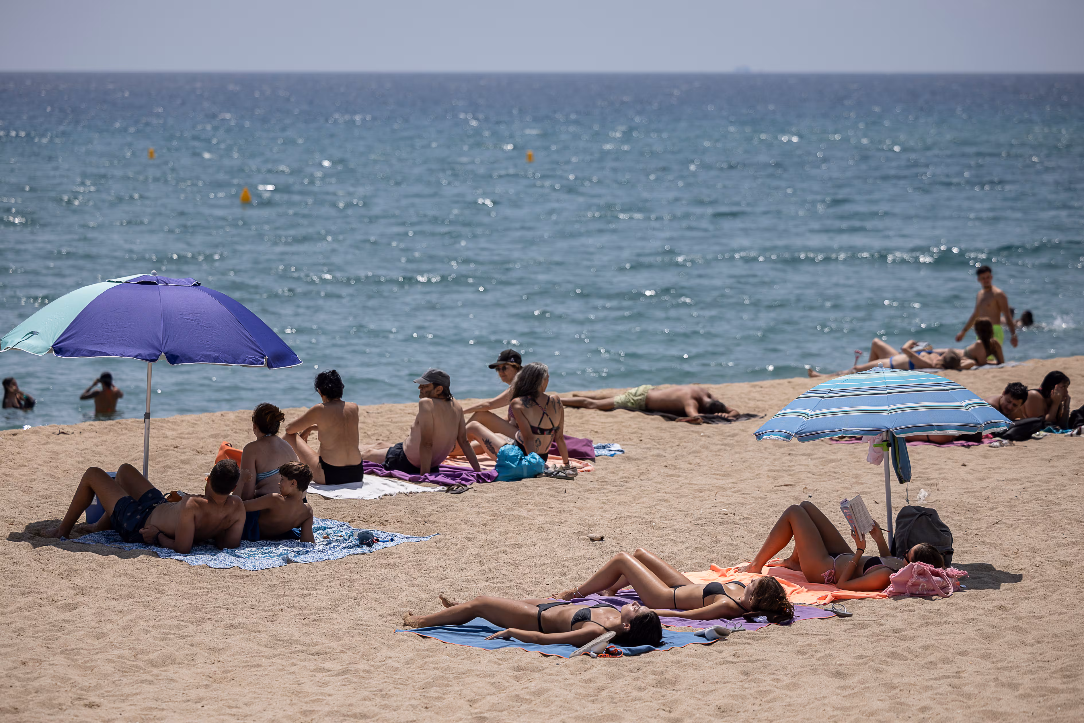 El descanso que cansa: la paradoja de que nos agote pasar un día en la playa