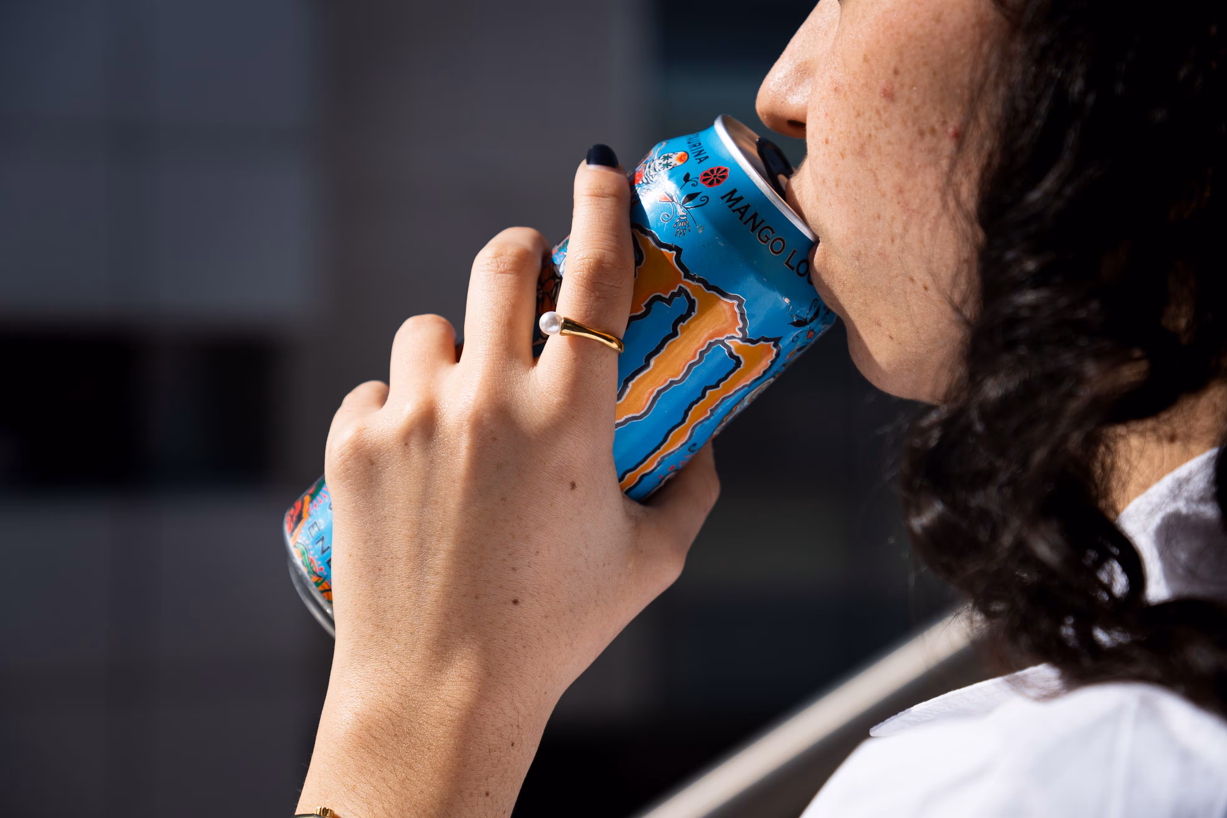 La generación Red Bull: cómo las bebidas energéticas se convirtieron en el combustible de una sociedad acelerada
